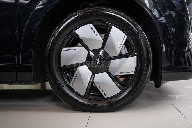 XPeng X9-4