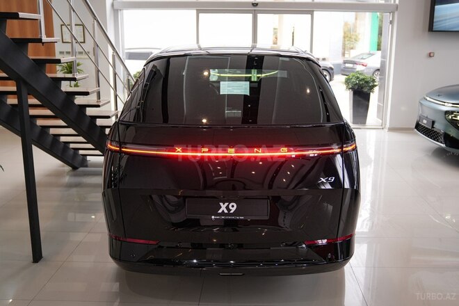 XPeng X9-20