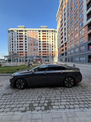 Lincoln MKZ-3