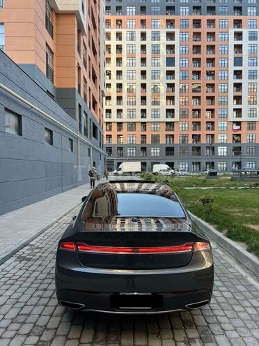 Lincoln MKZ-4