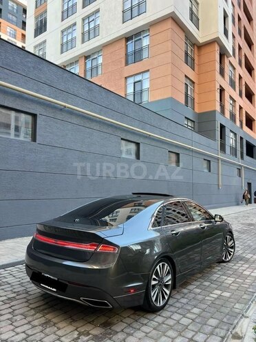 Lincoln MKZ-5