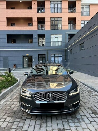 Lincoln MKZ-1