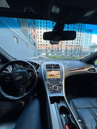 Lincoln MKZ-9