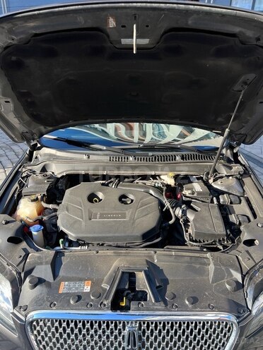 Lincoln MKZ-10