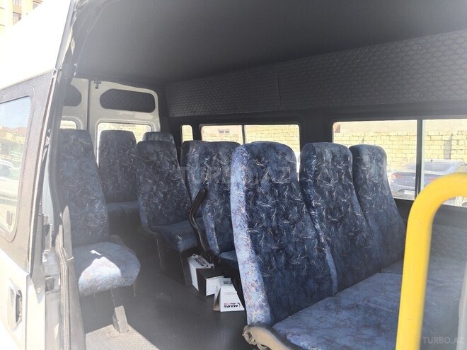 Ford Transit-9