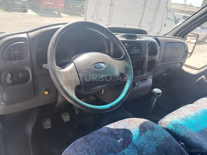 Ford Transit-10