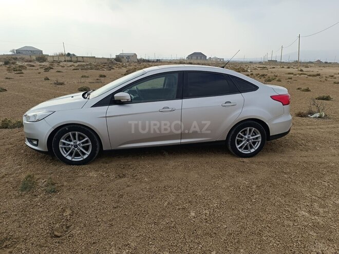 Ford Focus-13