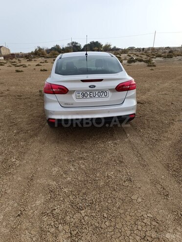 Ford Focus-12