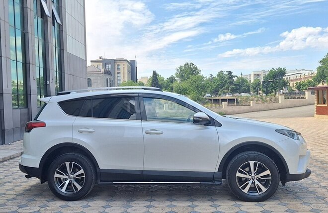 Toyota RAV4-5