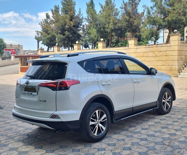 Toyota RAV4-4