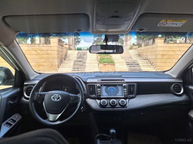 Toyota RAV4-11