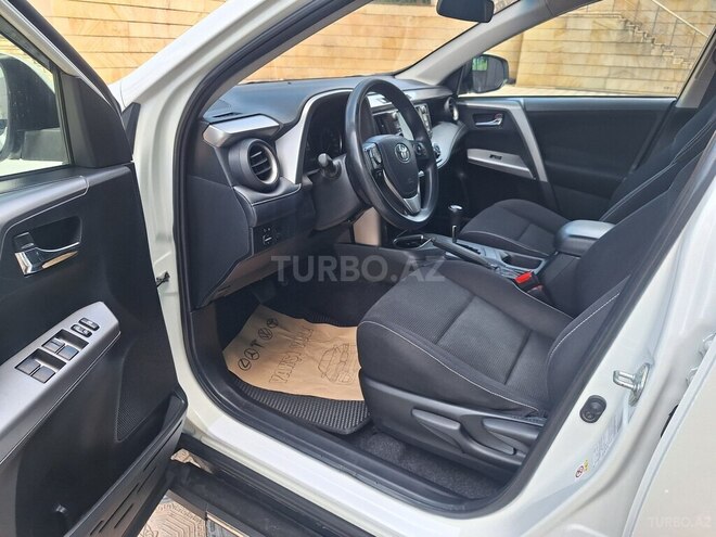 Toyota RAV4-12