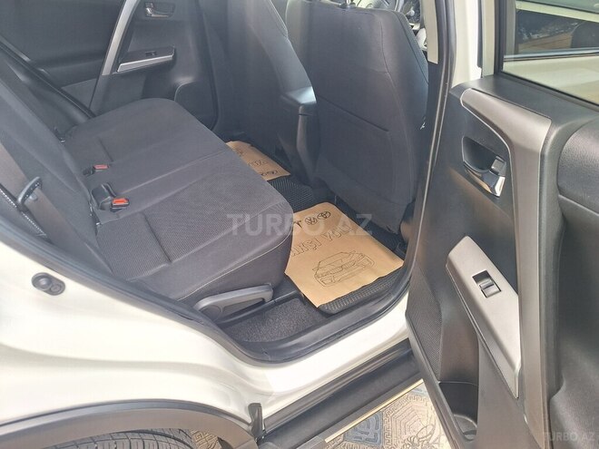 Toyota RAV4-15