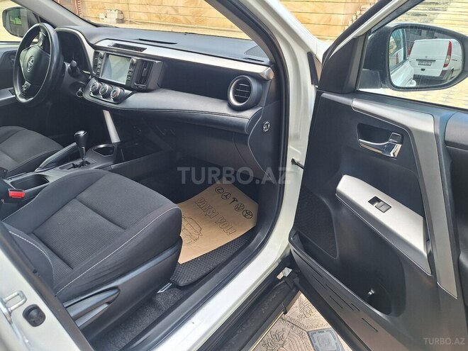 Toyota RAV4-14