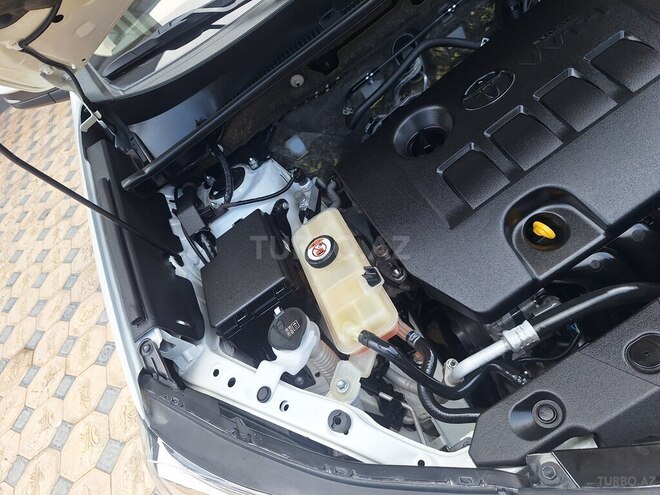 Toyota RAV4-17