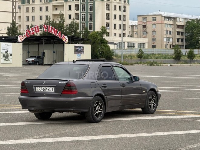 Mercedes C 240-11