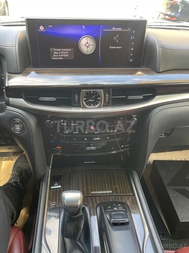 Lexus LX 450d-8