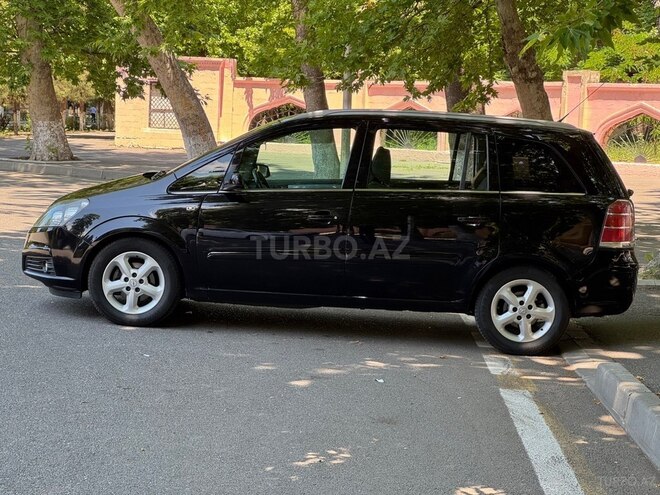 Opel Zafira-11