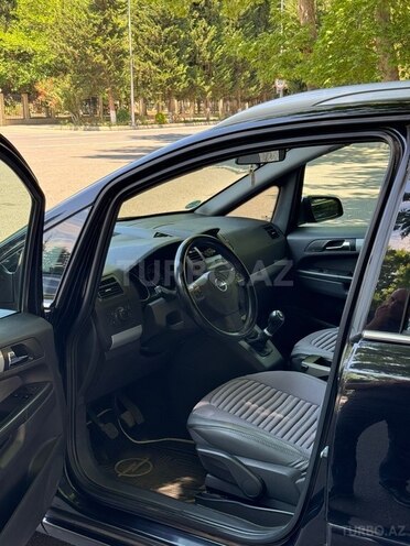 Opel Zafira-8