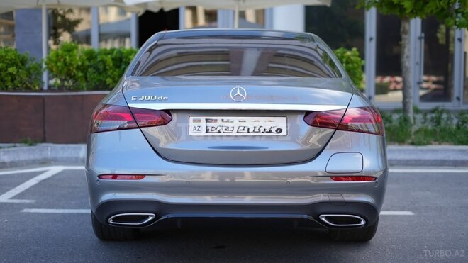 Mercedes E 300 e-3