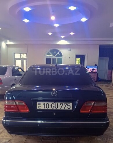 Mercedes E 240-2