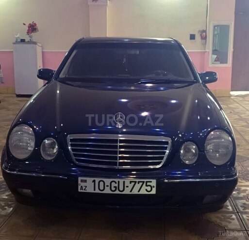Mercedes E 240-1