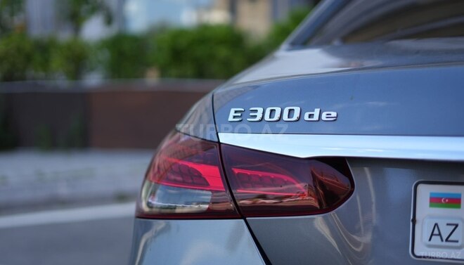 Mercedes E 300 e-16