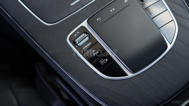 Mercedes E 300 e-17