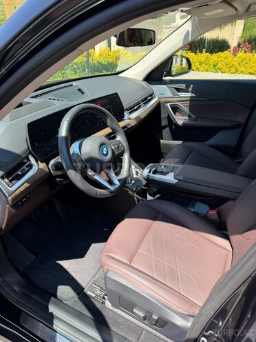 BMW iX1-8