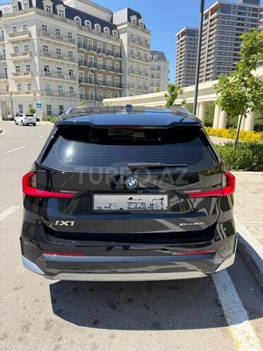 BMW iX1-5