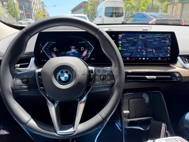 BMW iX1-6