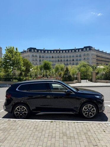 BMW iX1-4