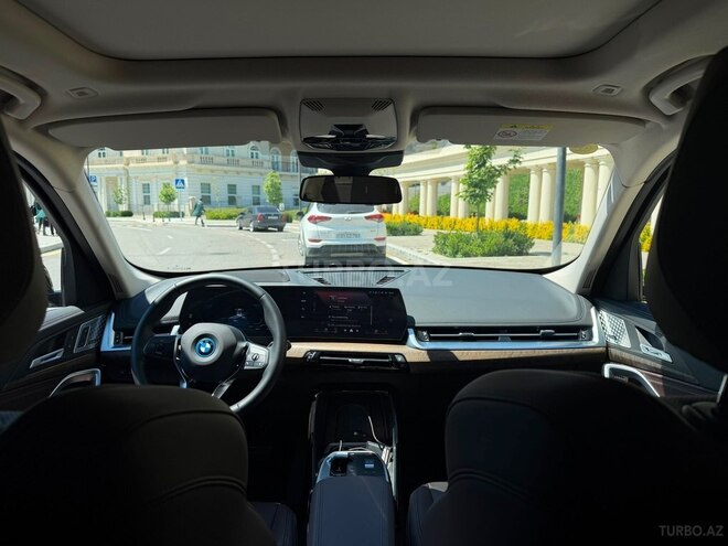 BMW iX1-9