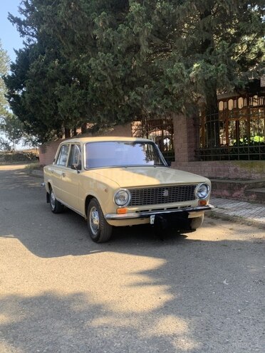 LADA (VAZ) 21011-2