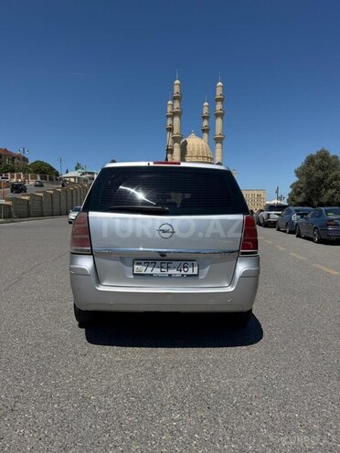 Opel Zafira-2