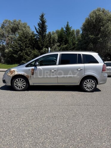 Opel Zafira-4