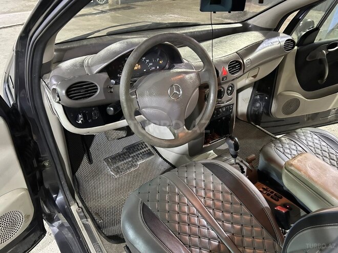 Mercedes A 190-10