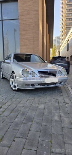 Mercedes E 320-1