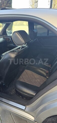 Mercedes E 320-6