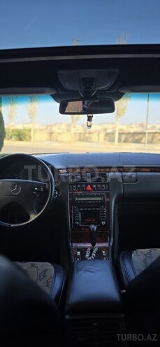 Mercedes E 320-3