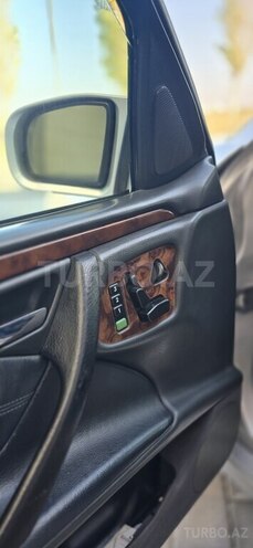 Mercedes E 320-5