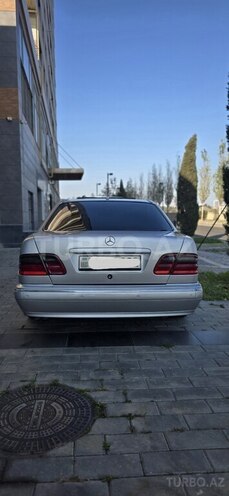 Mercedes E 320-2