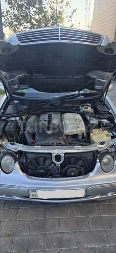 Mercedes E 320-8