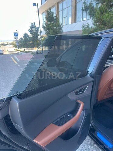 Audi Q8-9