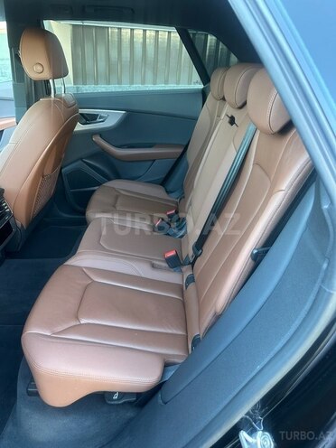 Audi Q8-8