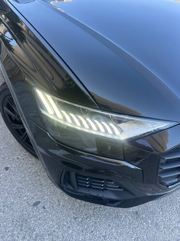 Audi Q8-4