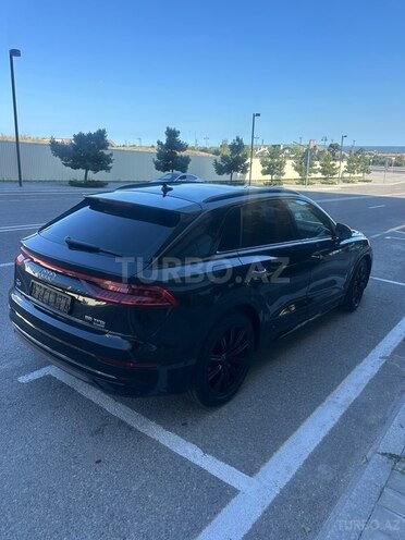 Audi Q8-15