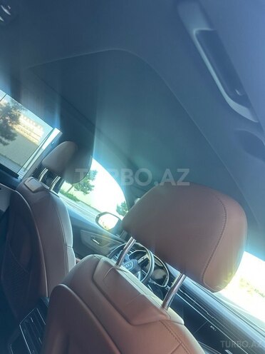 Audi Q8-17