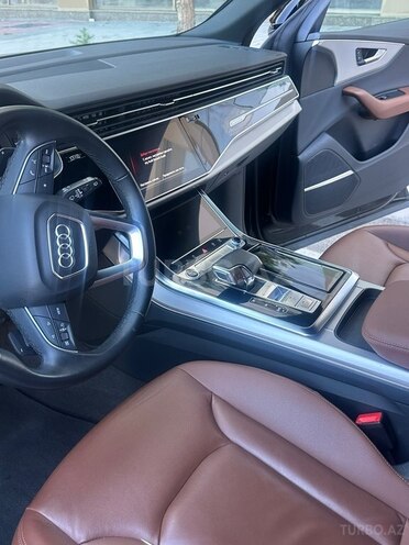 Audi Q8-7