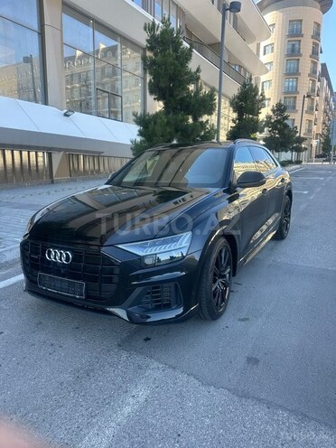 Audi Q8-14